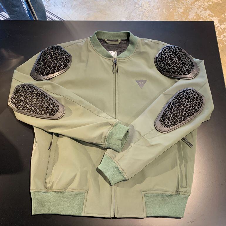 シンプルでカジュアルな『BHYDE NO-WIND TEX JACKET』を徹底解説